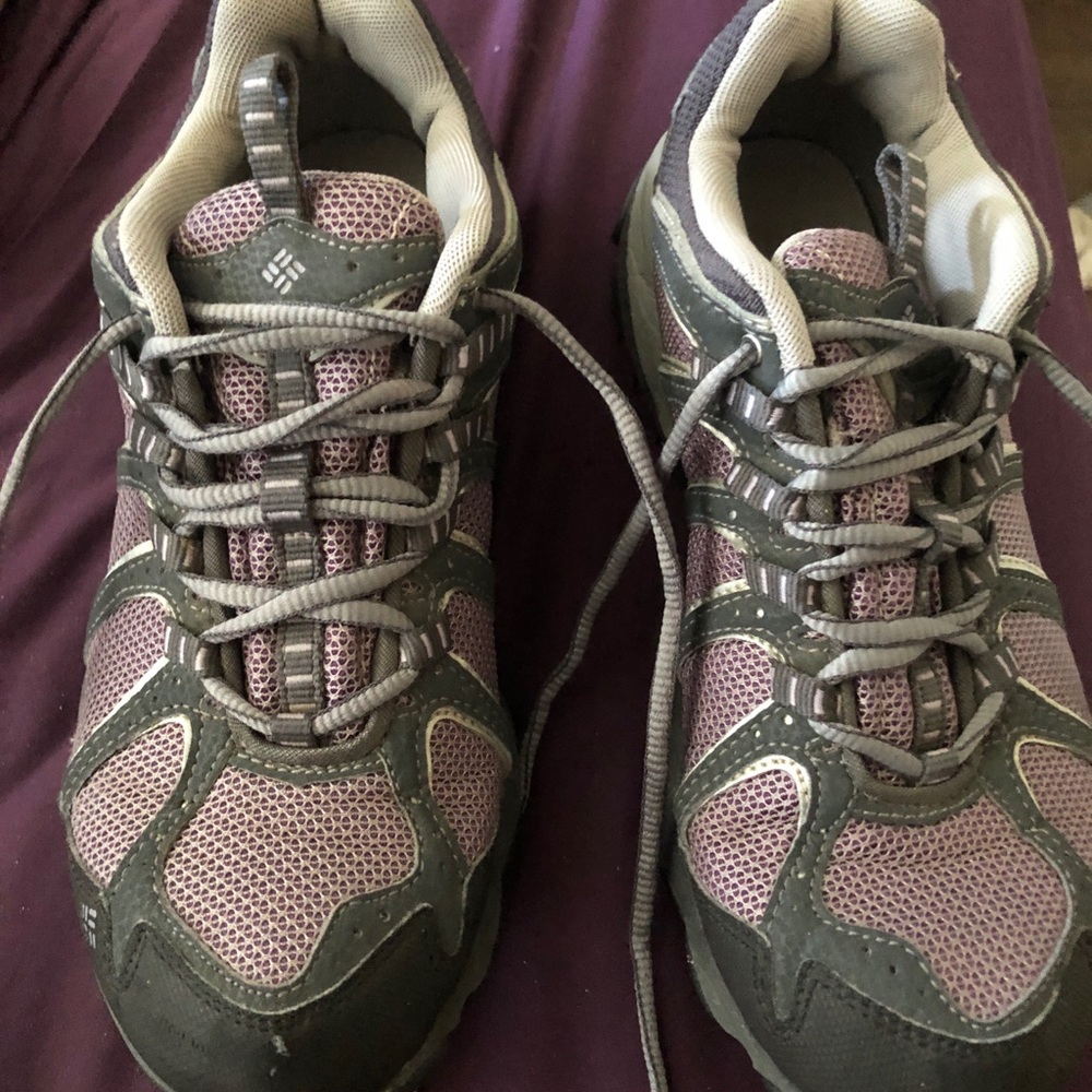 Size 9 Columbia hiking shoes